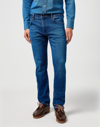 Wrangler Straight-Jeans WRANGLER GREENSBORO FREE TO STRETCH, Herren, Gr. 32, L&auml;nge 34, dandelion summer, Denim/Jeans, Obermaterial: 94% Baumwolle, 5% Elastomul