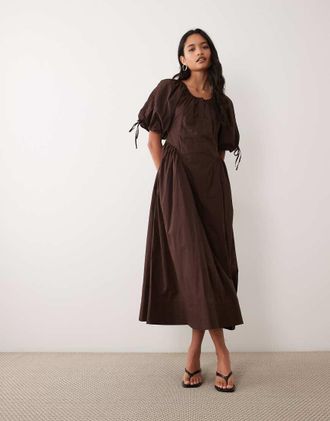 Vero Moda vestito maxi in popeline di cotone con arricciatura in vita color marrone cioccolato