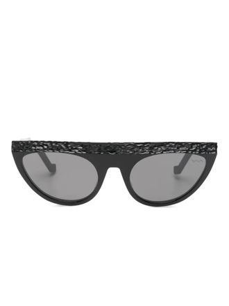 Vava textured cat-eye-frame sunglasses - unisex - Acetate/Aluminium - 56 - Black