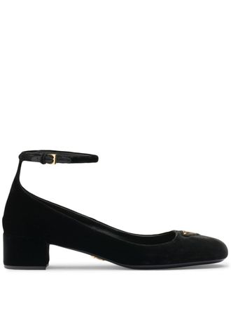 Prada Pumps met logo - Zwart