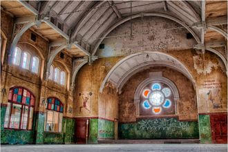 Schubiger M&ouml;bel Digitaldruck auf Acrylglas Lost Place Halle 1