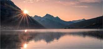 Schubiger M&ouml;bel Digitaldruck auf Glas Tr&auml;umerisches Bergpanorama