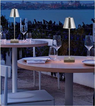 Trade Shop Trade Shop Traesio - Trade Shop - Lampada Tavolo Ricaricabile Usb 10 Watt 3 Colorazione Di Luce Vari Colori D27-3c - Plata