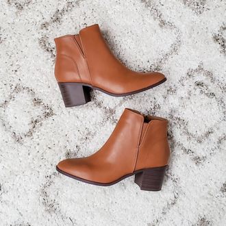 Qupid Womens Block Heel Booties In Camel