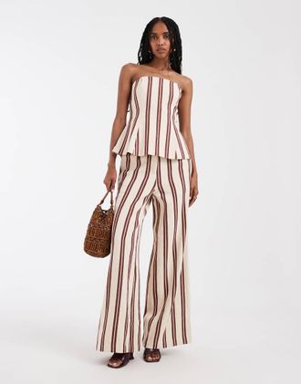Asos Pantaloni da abito a palazzo a vita alta con fondo ampio a righe rosse-Rosso