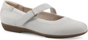 White Mountain Carwen Mary Jane Flat in Off-White/Smooth at Nordstrom Rack, Size 8.5
