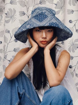 Simons Womens Paisley wide-brim bucket hat
