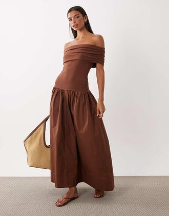 Asos vestito maxi ibrido con scollo Bardot marrone-Bianco