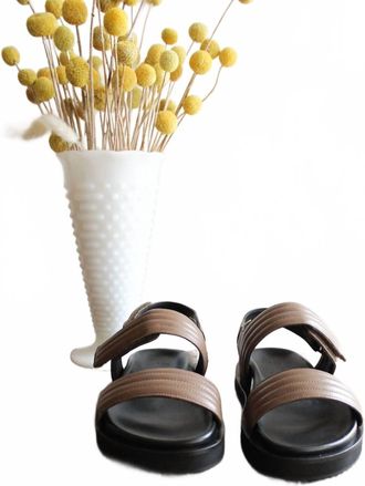 Anthology Editions Womens Yahia Sandal In Brown