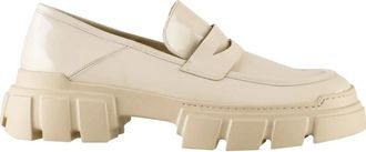H&ouml;gl Beige Patent Leren Loafers voor Dames - Dames - Loafers - Beige - 40 EU - Leer - Schoenen
