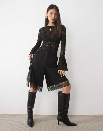 Asos bermuda sartoriali con bordo in pizzo smerlato-Nero
