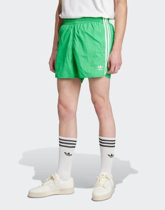 adidas Originals Adicolor Classics - Pantaloncini stile sprinter verde energy e bianco