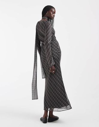 Asos vestito maxi in chiffon taglio sbieco con sciarpa coordinata a quadri-Multicolore