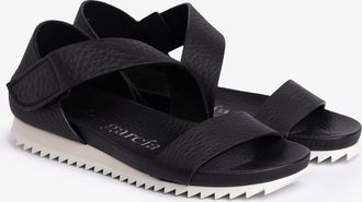Pedro Garcia Flat sandal in black leather | Jedda | Essentials collection | PEDRO GARCIA