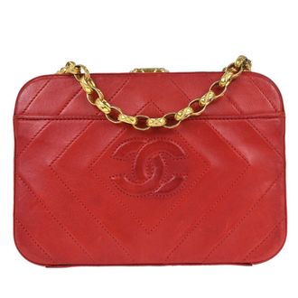 Chanel Camera Chevron Lambskin Red Leather Handbag (Pre-Owned)