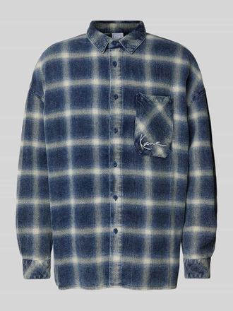 Karl Kani Regular Fit Freizeithemd mit Brusttasche in Jeansblau, Gr&ouml;&szlig;e L