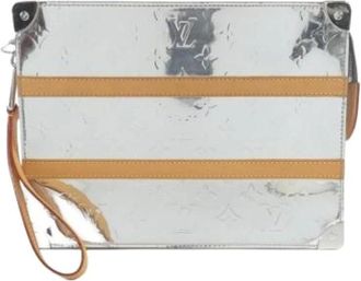 Louis Vuitton Pre-owned Clutches, female, Gray, Size: ONE SIZE Pre-owned Monogram Pochette