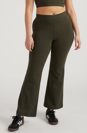 Universal Standard Roya Bootcut Leggings in Nori Green at Nordstrom, Size Xl