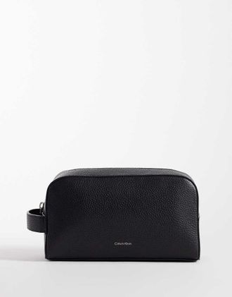Calvin Klein Beauty-case nero con zip e logo laminato