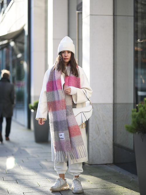 outfit sciarpa donna 2024