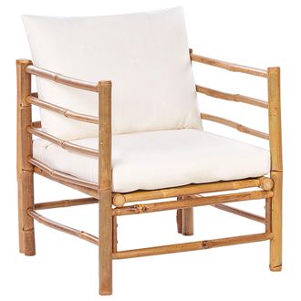 Beliani Sill&oacute;n De Jard&iacute;n De Madera Clara De Bamb&uacute; Muebles De Interior Exterior Acolchado Con Cojines Blanco Crema Cerreto