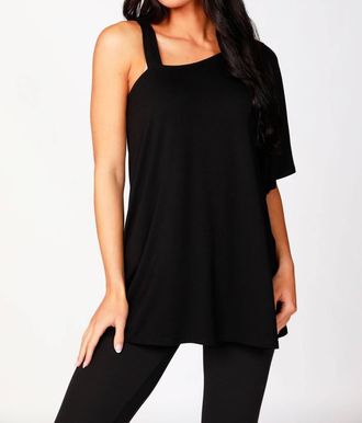 French Kyss Caitlyn Asymmetrical Top In Black
