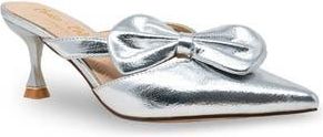 Chase + Chloe by Intouch Footwear Idra Bow Kitten Heel Pump in Silver Metallic at Nordstrom Rack, Size 7.5