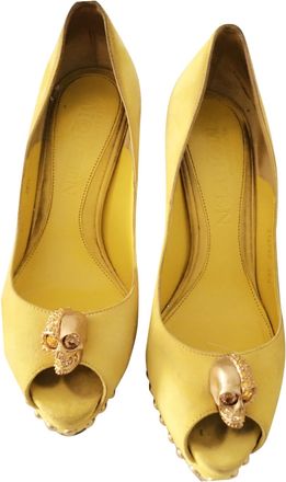Alexander McQueen Yellow Suede Skull Pumps Size 36.5