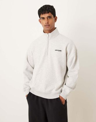 Abercrombie & Fitch Felpa grigia con logo sul petto e zip corta-Grigio