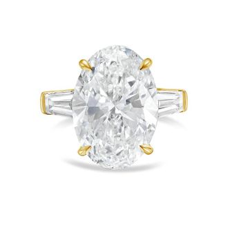 Diana M. Jewels 18kt yellow gold 6ct lab grown oval diamond ring with baguettes on the sides