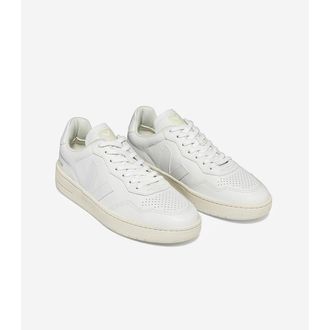 Veja Sneakers V-90