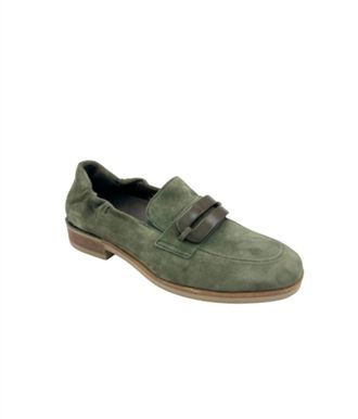 Softwaves Women Gill Slip On Shoes In Kaki