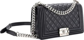 Chanel Borsa a spalla Boy media in pelle di agnello trapuntata traforata con battente - Nero