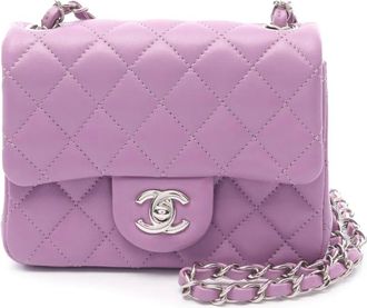Chanel Borsa a spalla squadrata mini in pelle di agnello con battente 2020 - Viola