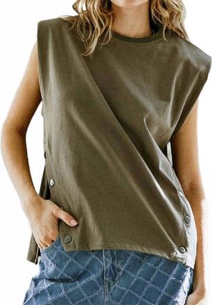 Flying Tomato Side Button Muscle Tee In Mocha