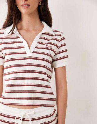 4th & Reckless polo a coste con logo sul davanti e colletto, coordinato a righe crema e ruggine-Bianco