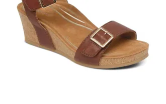 Aetrex Womens Lexa Wedge Sandal In Walnut
