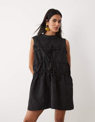Ghospell Amina - Vestito corto senza maniche nero con fiocco e arricciature