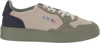 Autry Medalist Low Sneakers With Contrast Heel Tab And Logo Detail