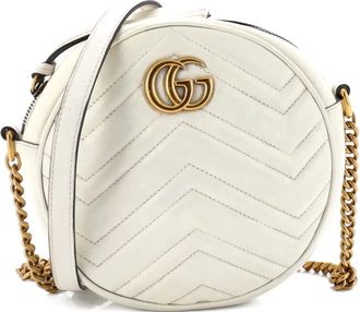 Gucci Borsa a tracolla GG Marmont mini tonda in pelle matelass&eacute; - Bianco