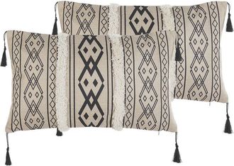 Beliani Conjunto De 2 Cojines De Poli&eacute;ster Beige Negro Patr&oacute;n Geom&eacute;trico Borlas Decorativas 30 X 50 Cm Pulmonaria