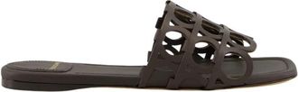Ferragamo Bruine Ketting Leren Slides - Dames - Sandalen - Bruin - 38 1/2 EU - Leer - Schoenen