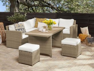 Beliani Conjunto De Jard&iacute;n 5 Plazas De Rat&aacute;n Sint&eacute;tico Marr&oacute;n Sof&aacute; Esquinero Mesa 2 Otomanas Cojines Blancos Comedor Exterior Bardi