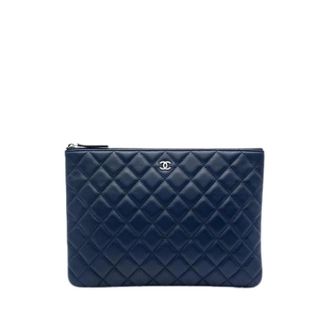 Chanel Pre-owned Clutches, female, Blue, Size: ONE SIZE Pre-owned Quilted Lambskin Clutch