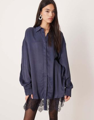 Asos Vestito corto stile camicia in raso color blu navy profondo con orlo arrotondato asimmetrico