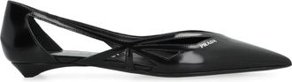 Prada Schoenen, Dames, Zwart, 38 EU, Leer, Puntige Neus Leren Ballet Flats