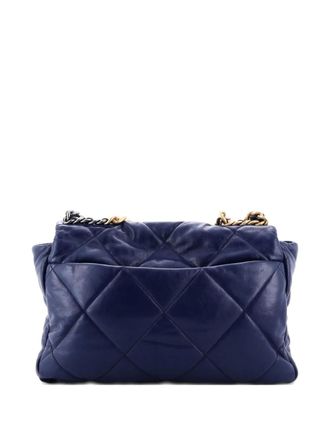 Chanel 19 Flap Bag Quilted Leather Maxi crossbody bag - Blauw
