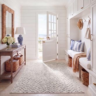 Safavieh Alfombra chevron de polipropileno blanco/gris, 122 x 183 cm