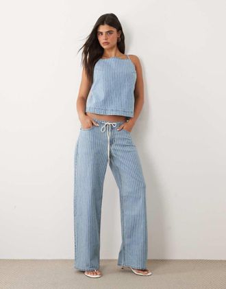 Abercrombie & Fitch Coordinato blu gessato con jeans leggeri con fondo ampio e lacci