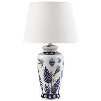 Beliani L&aacute;mpara De Mesa Elegante Con Base De Porcelana Con Dise&ntilde;o Floral Pantalla De Campana De Lino Iluminaci&oacute;n Blanco Y Azul Bijela